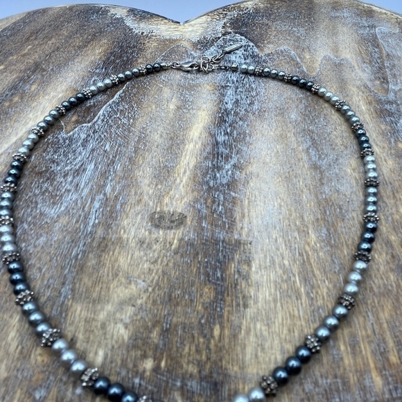 Vintage  NAPIER silver and grey glass pearl necklace 16” 2” extender. Dainty - Picture 3 of 9